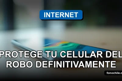 Teléfono inteligente moderno con gráficos abstractos en pantalla, sobre mesa de madera clara, concepto de bloqueo IMEI en Chile.