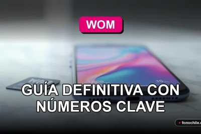 Buzón de voz moderno de WOM mostrado en un teléfono inteligente con gráficos abstractos en pantalla, sobre una mesa de trabajo limpia.