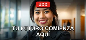 Estudiante universitaria sonriente mirando a la cámara en un entorno educativo moderno.