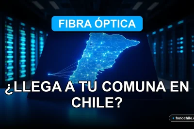 Mapa de cobertura de fibra óptica en Chile mostrando comunas conectadas para el año 2026, con líneas de luz azul sobre un mapa.