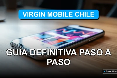 Configuración de MMS en un smartphone moderno sobre escritorio de madera, pantalla con gráficos abstractos de colores.