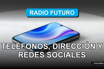 Un teléfono móvil moderno con pantalla que muestra gráficos abstractos, sobre una mesa de diseño minimalista.