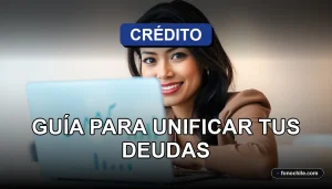 Una mujer latina sonríe con confianza mientras usa una laptop con gráficos abstractos, representando la consolidación de deudas.