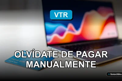 Una tarjeta de débito moderna sobre un escritorio de madera clara, con un fondo de gráficos abstractos de colores en una pantalla de laptop.