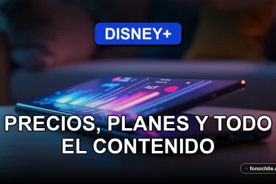 Un teléfono inteligente moderno descansando sobre una mesa de madera clara, su pantalla muestra gráficos abstractos y coloridos, con un fondo desenfocado de un living contemporáneo.