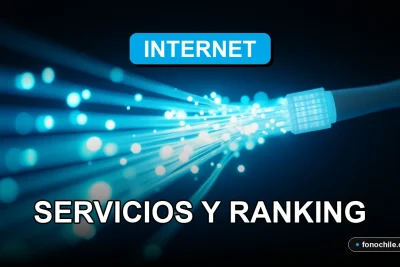 Abstracto de fibra óptica brillante en un túnel de luz azul, representando alta velocidad y cobertura en Chile.