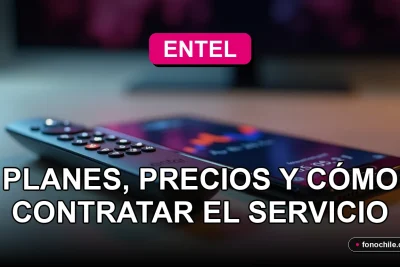 Moderno control remoto de Entel TV y un smartphone sobre una mesa de madera clara, mostrando gráficos abstractos en sus pantallas.