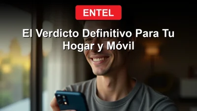Hombre joven sonriendo con alivio mientras usa su teléfono móvil con excelente señal Entel en su hogar.