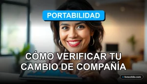 Una mujer hispana sonríe amablemente mientras verifica el estado de su portabilidad numérica en una tablet, sobre un fondo moderno y profesional.