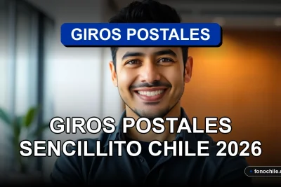 Un hombre hispano sonríe con confianza en una oficina moderna, representando el servicio de envío de dinero Giros Postales Sencillito.