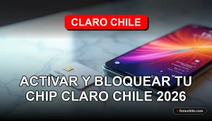 Un chip SIM Claro y un teléfono inteligente moderno en una mesa, con gráficos abstractos de colores en la pantalla.