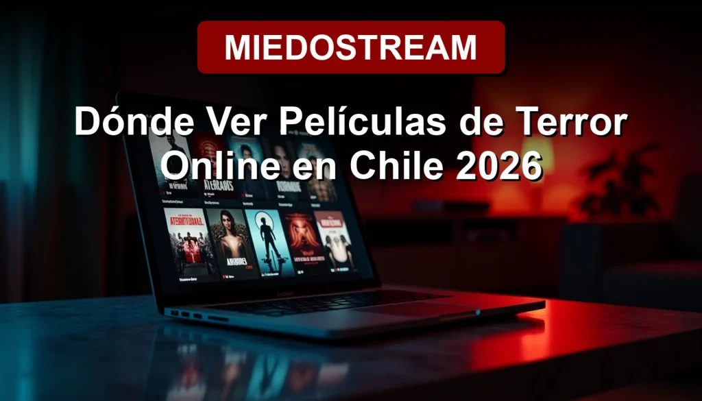 Una mujer chilena mira con anticipación una selección de películas de terror en streaming en su laptop, en un living moderno.