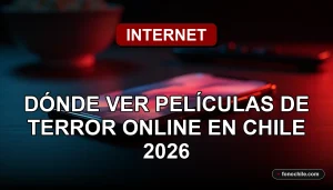 Guía definitiva para ver películas de terror en streaming en Chile, con un teléfono inteligente mostrando una interfaz abstracta sobre una mesa.