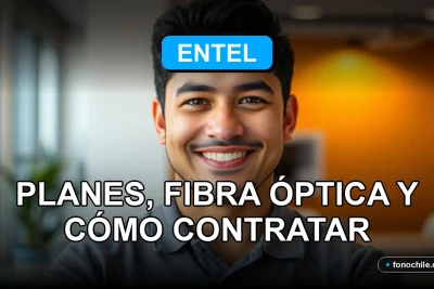 Un hombre hispano sonríe a la cámara, representando el servicio al cliente de Entel Hogar. Planes de fibra óptica 2026.