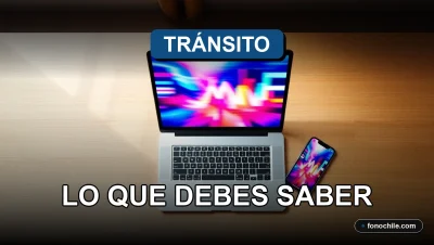 Una persona revisando información sobre la nueva Ley de Tránsito de Chile en una pantalla con gráficos abstractos.