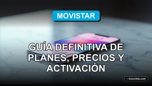 Aplicación Movistar TV en un smartphone mostrando gráficos abstractos, sobre una mesa de diseño moderno.