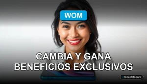 Mujer latina sonriente con teléfono móvil, representando el servicio de portabilidad de WOM.