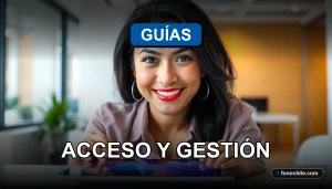 Una mujer latina sonríe amablemente mientras revisa información en una tablet sobre guías de clientes para el año 2026.