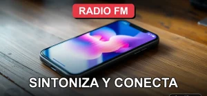 Un smartphone moderno sobre una mesa de madera, su pantalla muestra gráficos de audio abstractos y coloridos, representando la sintonía de una estación de radio FM en Chile.