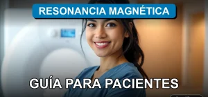 Paciente chilena sonriendo antes de un examen de resonancia magnética en una clínica moderna.