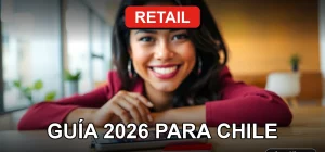 Una tarjeta de crédito retail de color rojo sobre un escritorio de madera, con un teléfono mostrando gráficos abstractos.