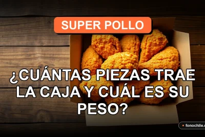 Caja de pollo frito Super Pollo abierta sobre una mesa de madera, mostrando las piezas crujientes.