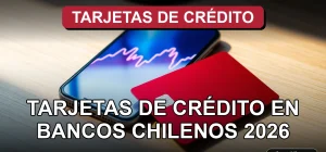 Tarjeta de crédito moderna de un banco chileno sobre escritorio de diseño, mostrando gráficos abstractos en pantalla de smartphone.