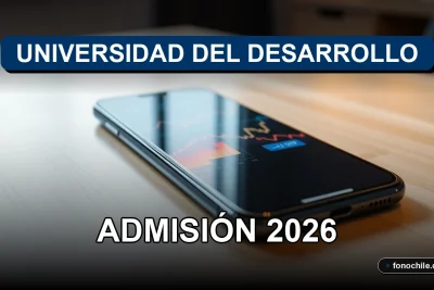 Un teléfono inteligente moderno descansando sobre una mesa de madera clara, con gráficos abstractos de colores en su pantalla, simbolizando el proceso de admisión universitaria.
