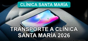 Un celular inteligente mostrando un mapa de ruta con destino a Clínica Santa María, sobre el asiento del copiloto.