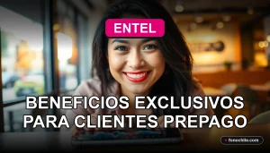 Mujer sonriente disfrutando de los beneficios exclusivos del Club Fidelización Entel Prepago en su teléfono.