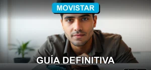 Guía para evitar el corte de servicio de Movistar en 2026, hombre revisando su cuenta en un entorno moderno.