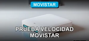 Prueba de velocidad de internet de Movistar en un moderno router sobre escritorio con gráficos abstractos en pantalla.