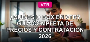 Hombre hispano sonriente en su hogar con servicio VTR, consultando información sobre D-Box en una tablet.