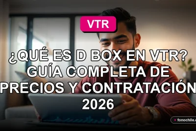 Hombre hispano sonriente en su hogar con servicio VTR, consultando información sobre D-Box en una tablet.