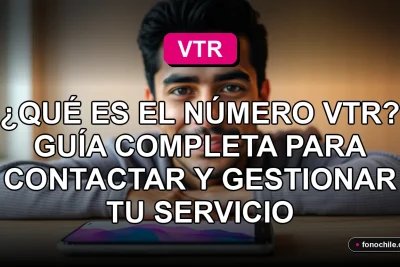 Hombre consultando el número de servicio al cliente de VTR en su teléfono inteligente, gestión de servicios de telecomunicaciones.