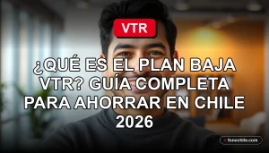 Hombre hispano sonriendo con confianza, representando el servicio al cliente de VTR en Chile.