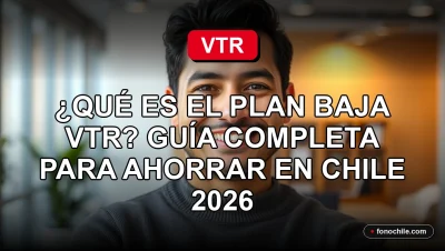 Hombre hispano sonriendo con confianza, representando el servicio al cliente de VTR en Chile.