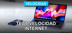 Prueba de velocidad de internet en un entorno moderno con gráficos abstractos en pantalla