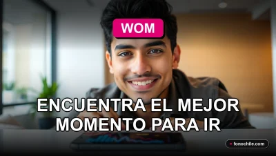 Mujer sonriente revisando el horario de atención de WOM en su teléfono inteligente en un ambiente moderno.